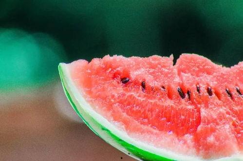 梦见抢了大瓜吃,揭秘梦中抢瓜的神秘寓意  第2张