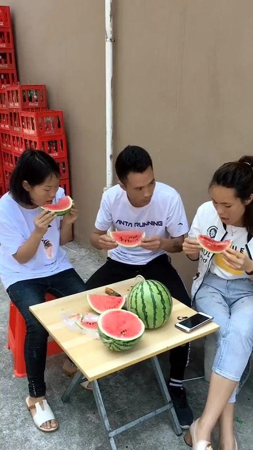爆笑吃瓜西瓜视频,爆笑吃瓜！西瓜视频带你笑翻天  第1张