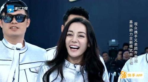 粉丝拥抱吃瓜,一场明星与粉丝的甜蜜互动 第1张 粉丝拥抱吃瓜,一场明星与粉丝的甜蜜互动 第1张