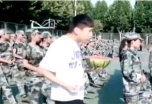 史上最惨吃瓜群众图片,见证历史瞬间,泪目! 第2张 史上最惨吃瓜群众图片,见证历史瞬间,泪目! 第2张