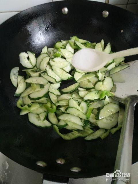 用小瓜怎样做菜吃,创意烹饪,尽享田园风味 第1张 用小瓜怎样做菜吃,创意烹饪,尽享田园风味 第1张