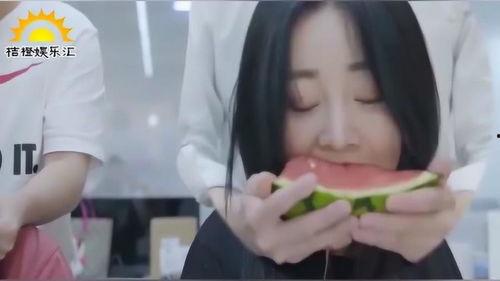 吃瓜小姐姐吗,网络红人的崛起与影响力 第1张 吃瓜小姐姐吗,网络红人的崛起与影响力 第1张