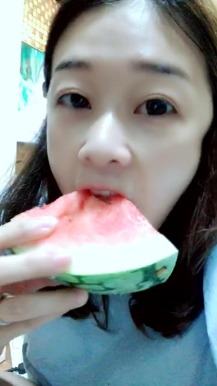 吃瓜小姐姐吗,网络红人的崛起与影响力 第2张 吃瓜小姐姐吗,网络红人的崛起与影响力 第2张