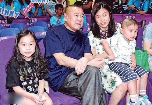 赌王吃瓜刘銮雄,豪门恩怨背后的吃瓜真相  第2张