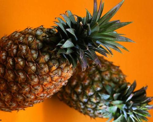 菠萝兄弟吃瓜,菠萝兄弟的夏日吃瓜盛宴  第2张