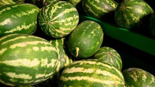 成都摄影吃瓜事件,一场网络热议的视觉风波  第3张