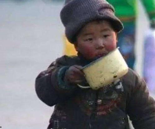 小乞丐吃瓜视频,吃瓜视频引发网友热议  第3张