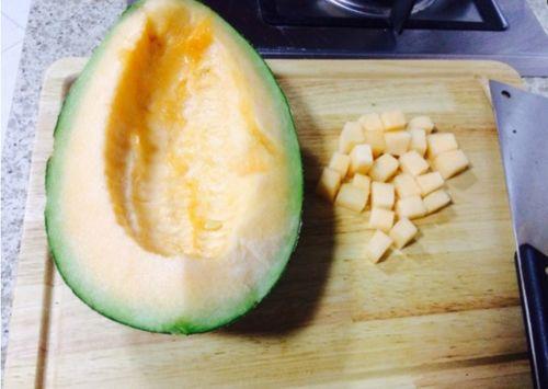 哈密瓜白肉怎么吃,哈密瓜白肉的多彩食法探索