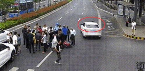 因吃瓜发生的车祸,一场车祸背后的警示