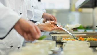 学校食堂吃瓜事件,一场意外的瓜皮引发的争议