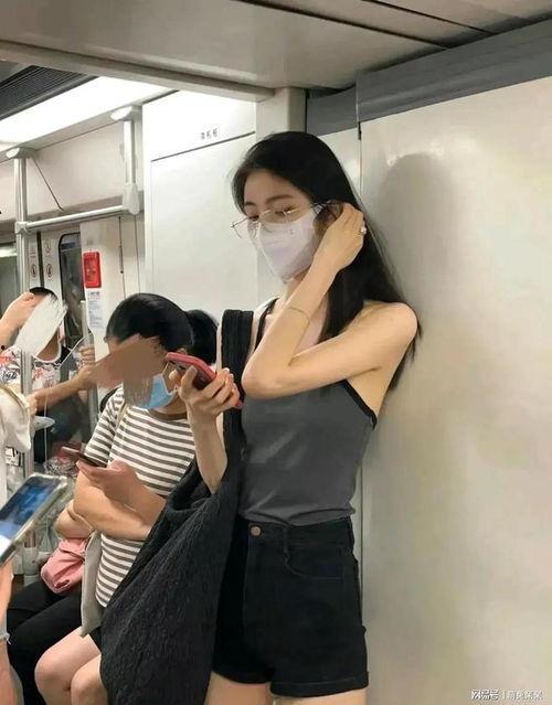 广州地铁吃瓜群众,吃瓜群众见证的日常百态